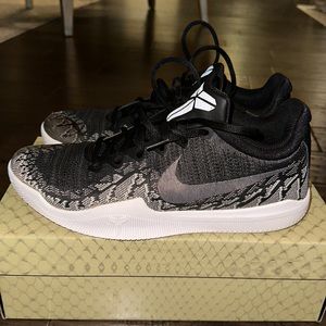 Nike Mamba Rage Men’s size 9 Anthracite White + Black